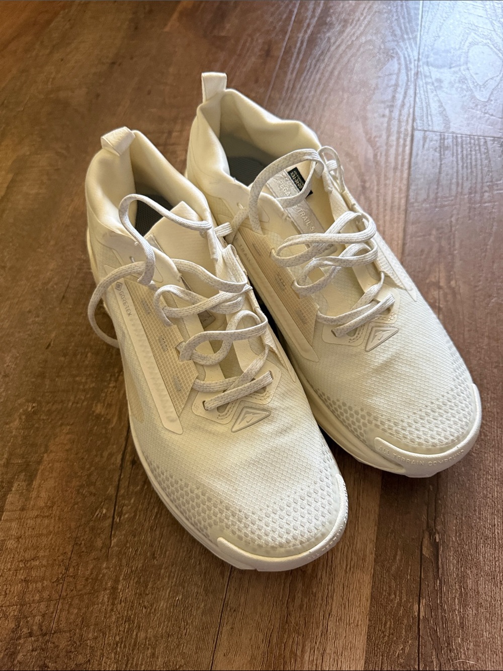 Nike Men's White Lightweight Knit Sneakers